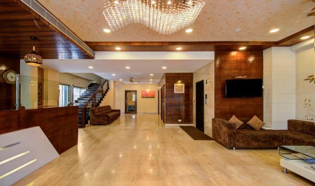 אודייפור Opulence Inn - 500 Meters From Railway Station מראה חיצוני תמונה