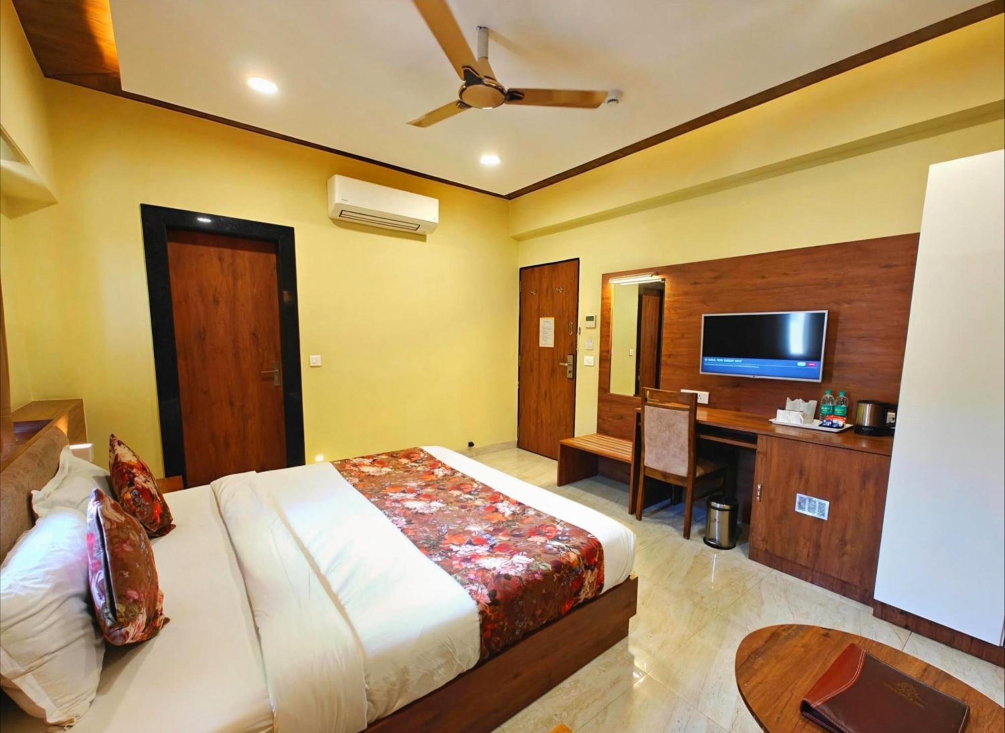 אודייפור Opulence Inn - 500 Meters From Railway Station מראה חיצוני תמונה