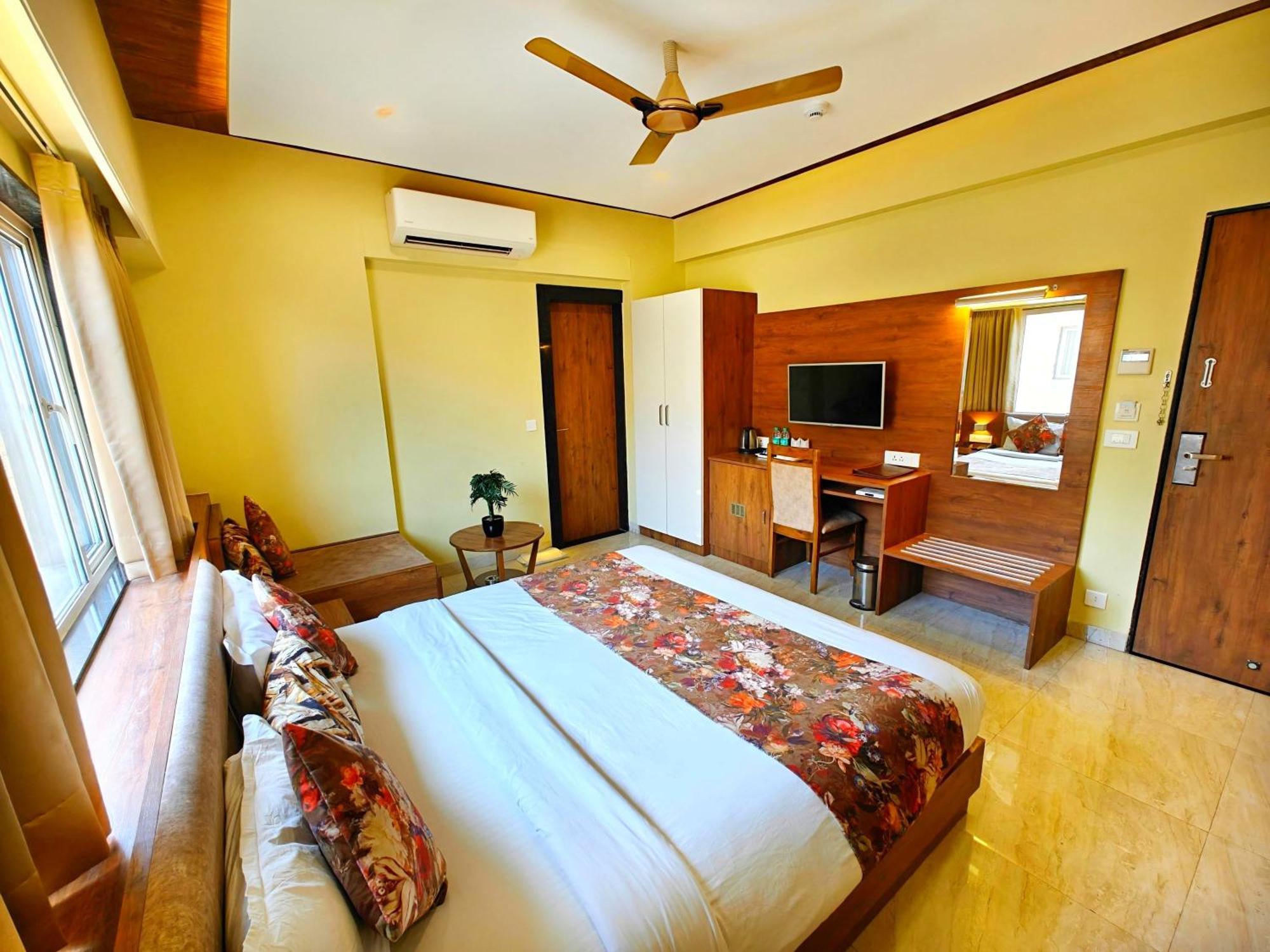 אודייפור Opulence Inn - 500 Meters From Railway Station מראה חיצוני תמונה