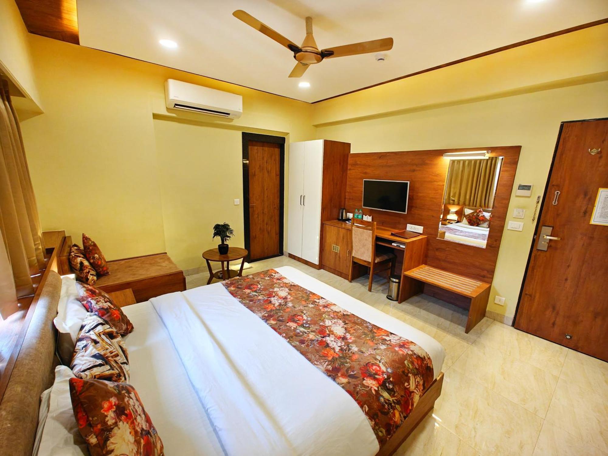 אודייפור Opulence Inn - 500 Meters From Railway Station מראה חיצוני תמונה